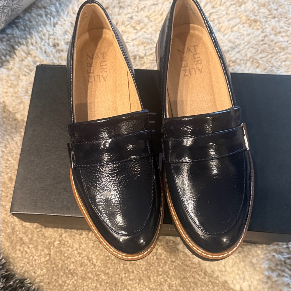Naturalizer navy blue Women's Black Loafers